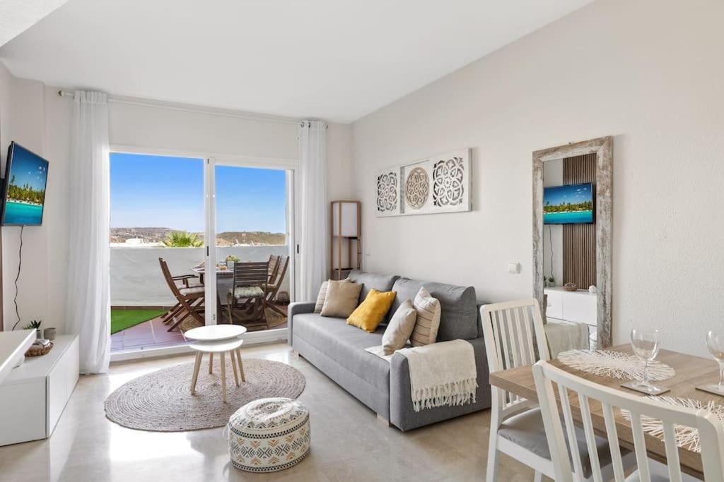 Beautiful 3 Bed Stylish & Cozy Apartment - Susanna Suite Mijas Luaran gambar