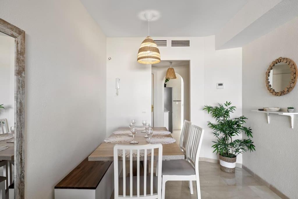 Beautiful 3 Bed Stylish & Cozy Apartment - Susanna Suite Mijas Luaran gambar